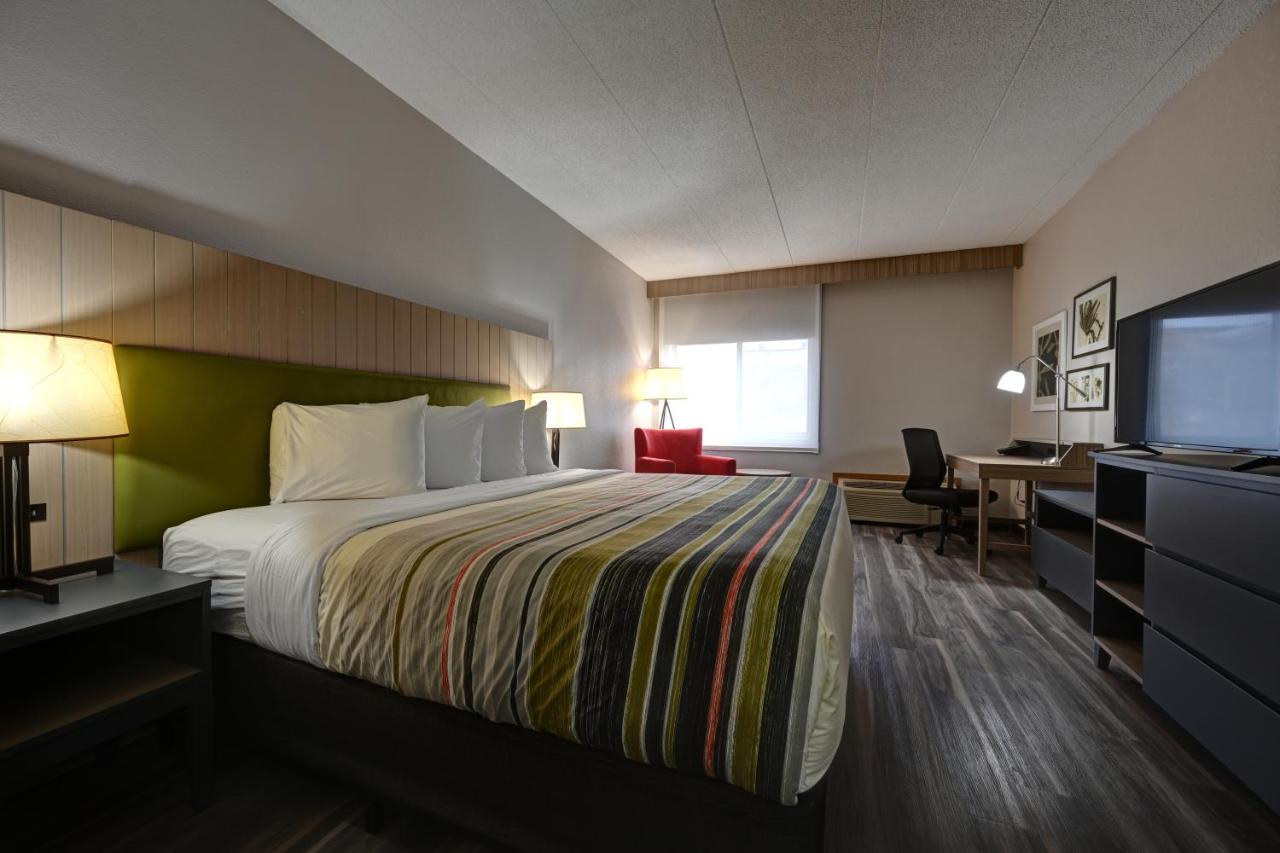 Standard King Room at Country Inn & Suites by Radisson, Pierre, SD