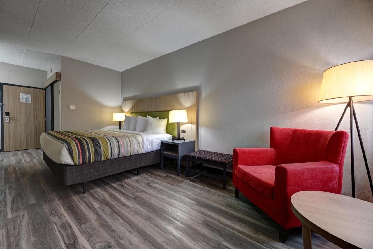 Standard King Room at Country Inn & Suites by Radisson, Pierre, SD