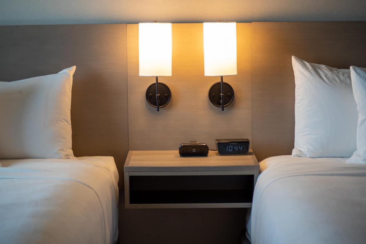 Queen Room at Hyatt Place Altoona/Des Moines