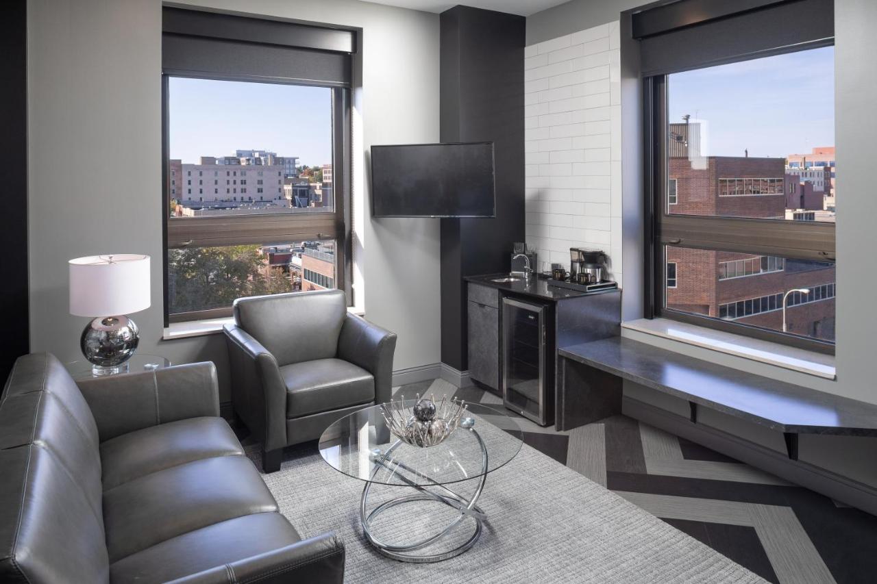 Suite at Hotel On Phillips