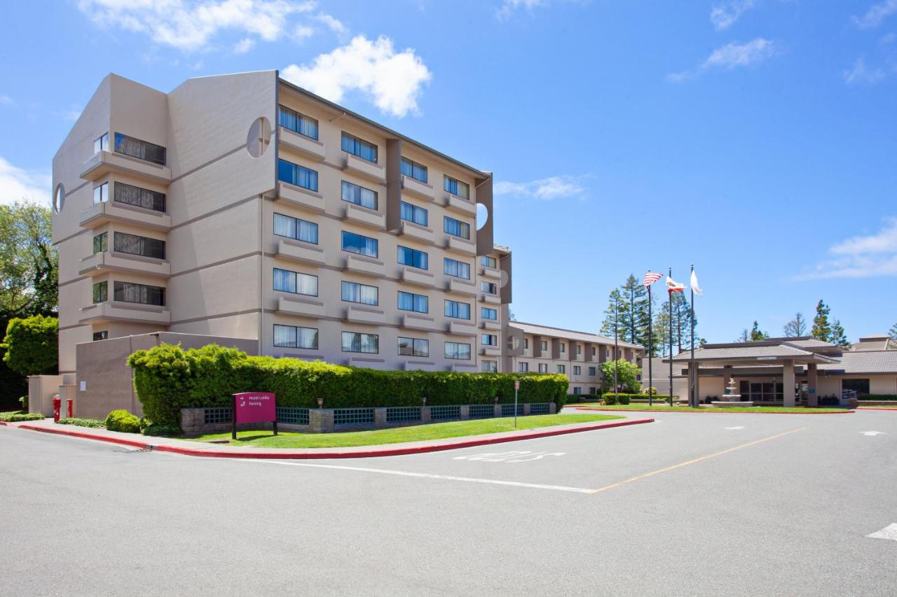 | Crowne Plaza Silicon Valley North - Union City, an IHG Hotel