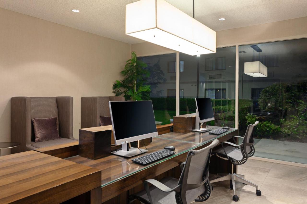 | Crowne Plaza Silicon Valley North - Union City, an IHG Hotel