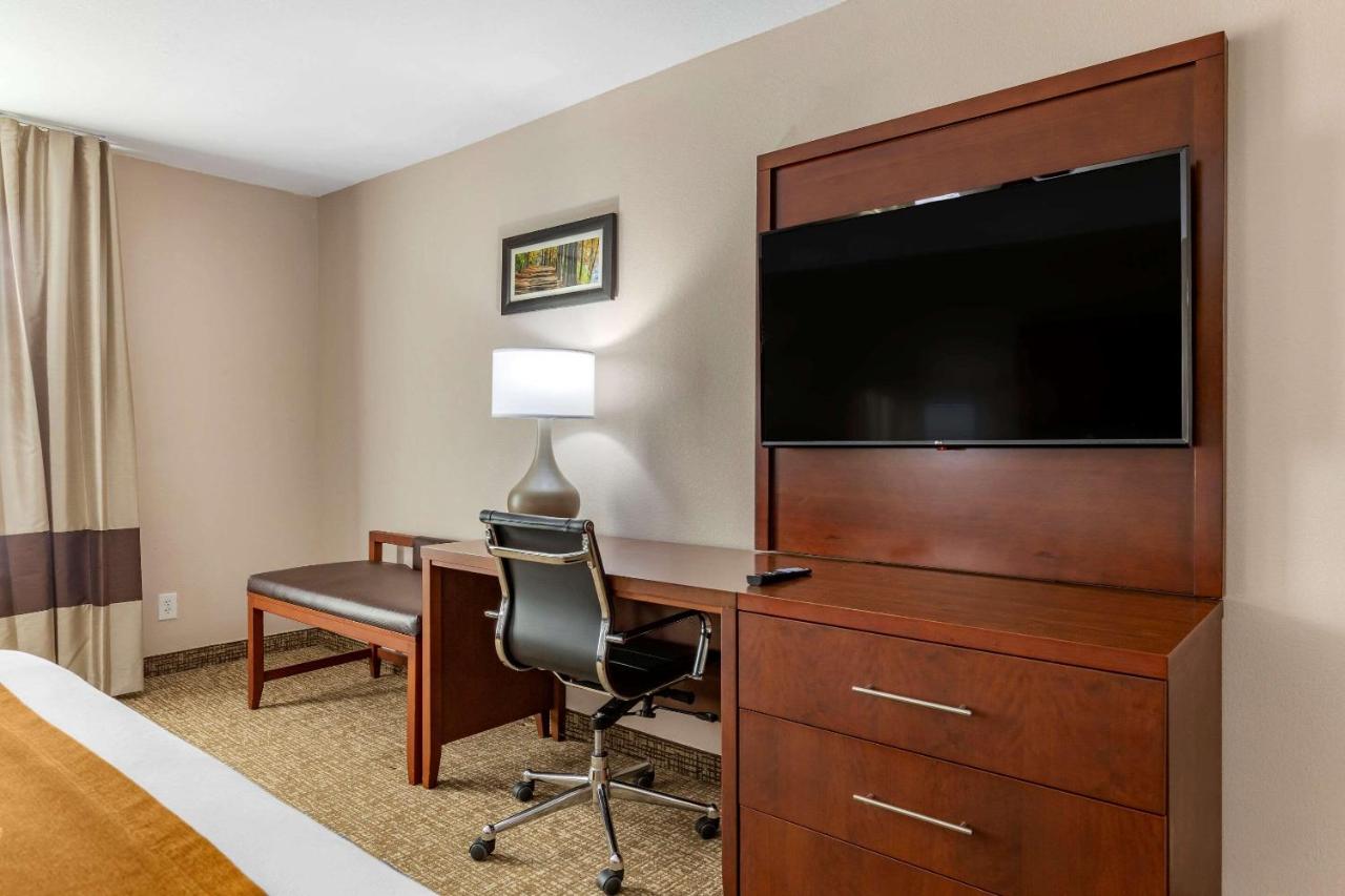 King Suite - Accessible/Non-Smoking at Comfort Inn Smithfield near I-95