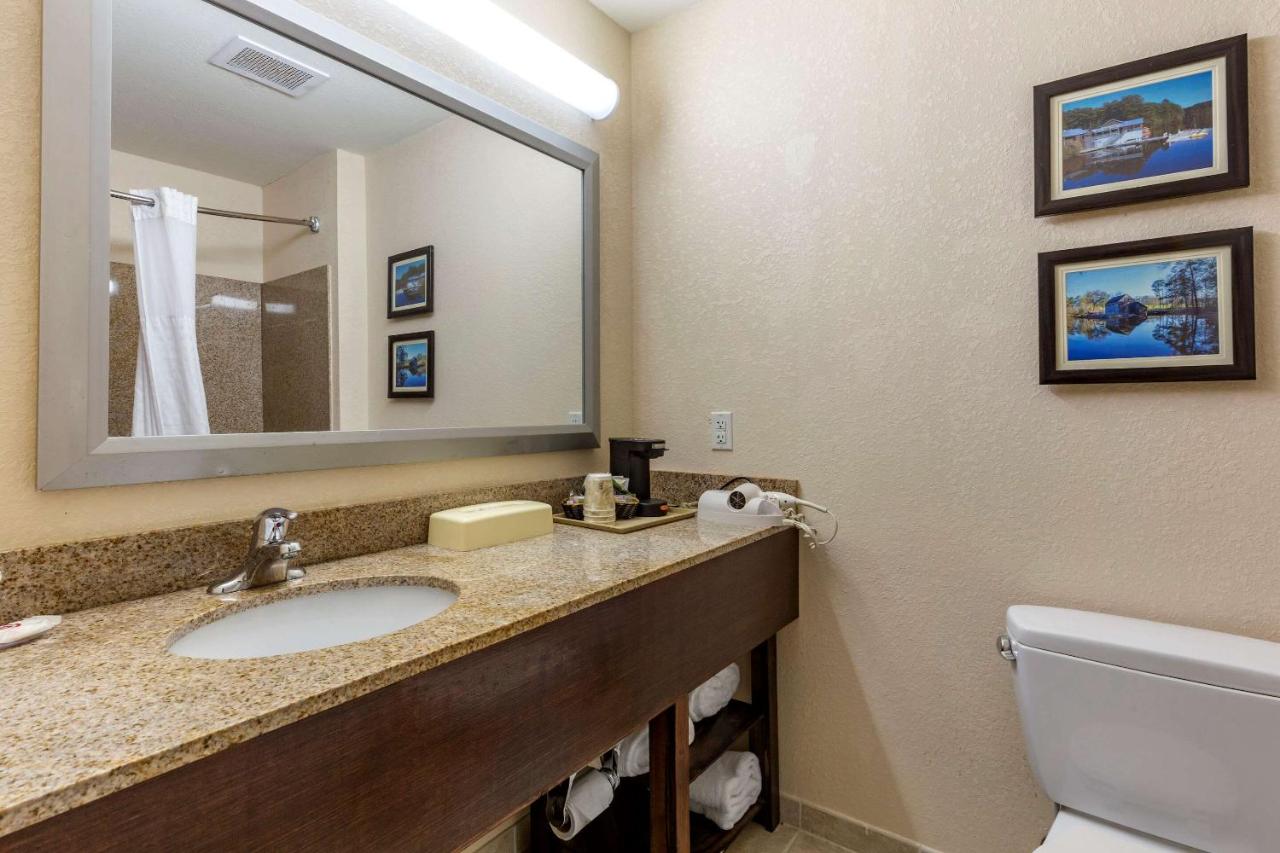 King Suite - Accessible/Non-Smoking at Comfort Inn Smithfield near I-95