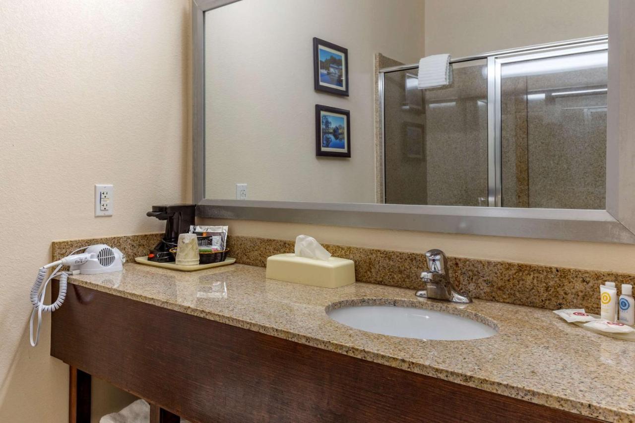 King Suite - Accessible/Non-Smoking at Comfort Inn Smithfield near I-95