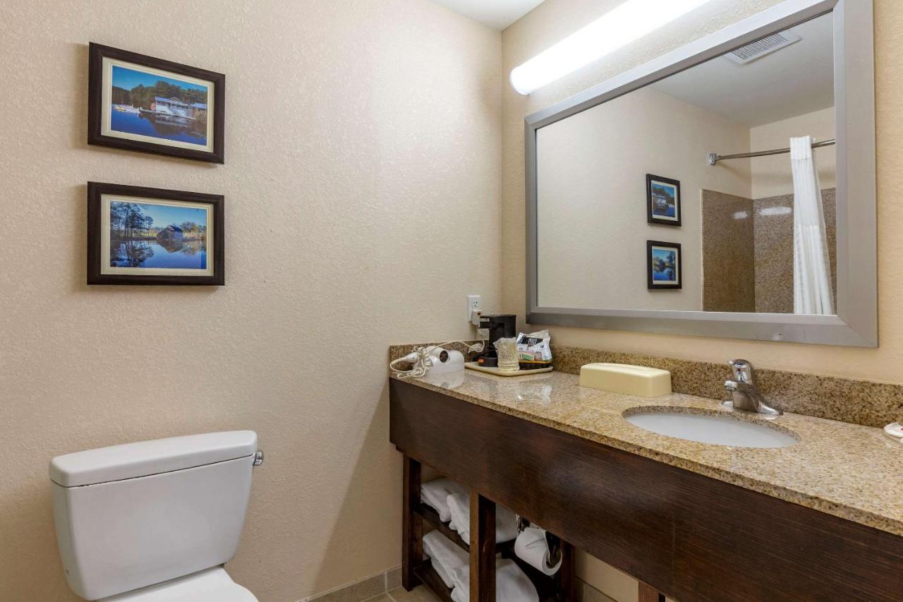 King Suite - Accessible/Non-Smoking at Comfort Inn Smithfield near I-95
