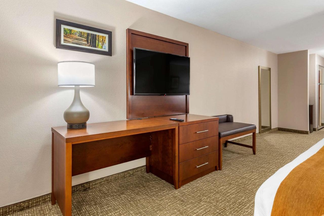 King Suite - Accessible/Non-Smoking at Comfort Inn Smithfield near I-95