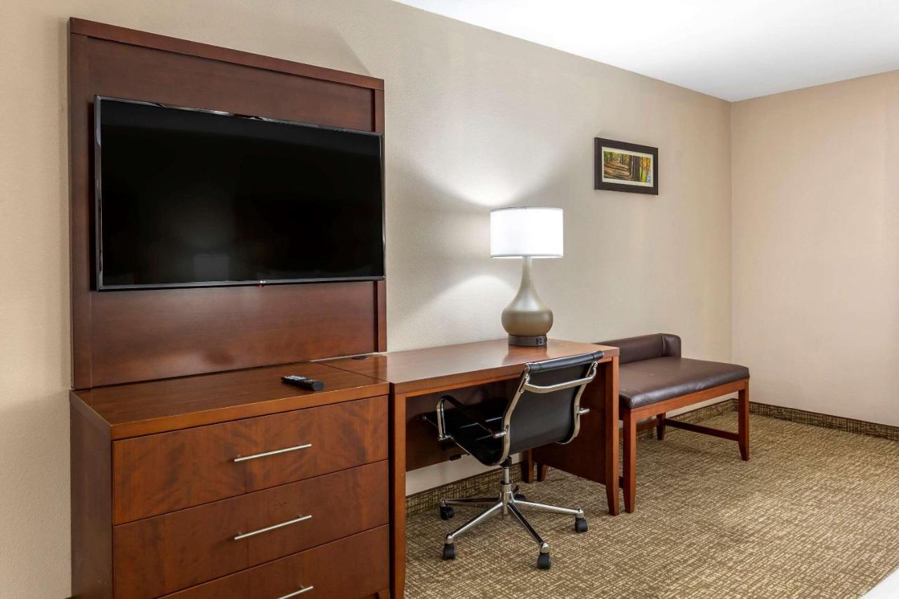 King Suite - Accessible/Non-Smoking at Comfort Inn Smithfield near I-95