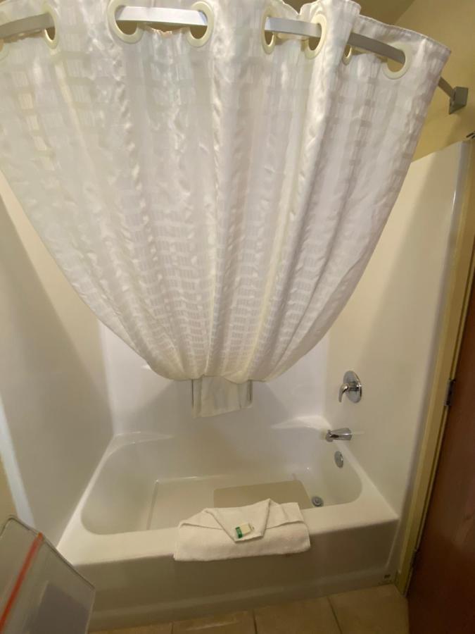 Double Room at Cobblestone Hotel & Suites – Broken Bow