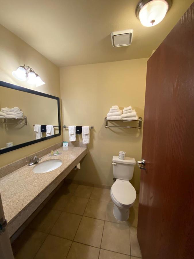 Double Room at Cobblestone Hotel & Suites – Broken Bow