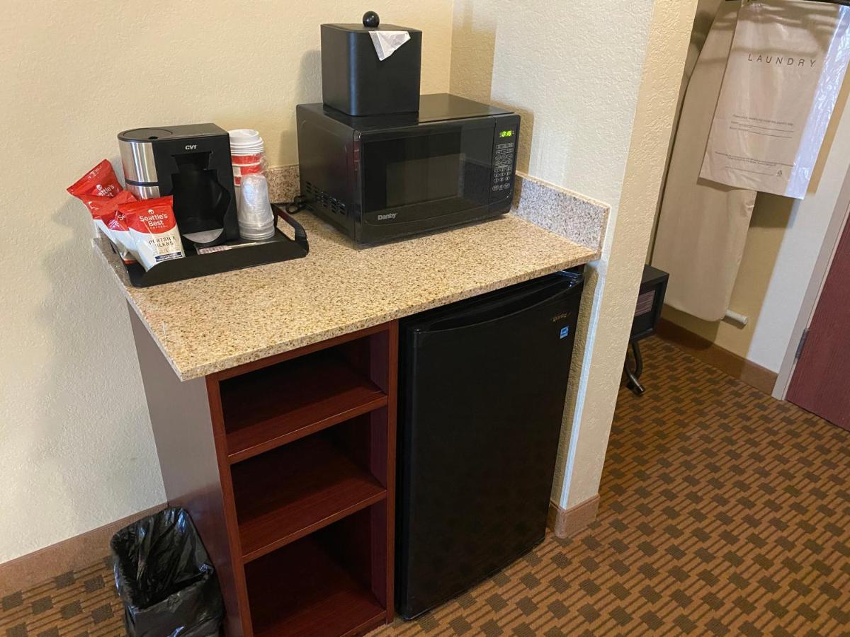 Double Room at Cobblestone Hotel & Suites – Broken Bow