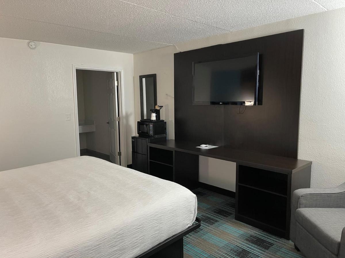  | Days Inn by Wyndham Calhoun GA I-75 and US-41