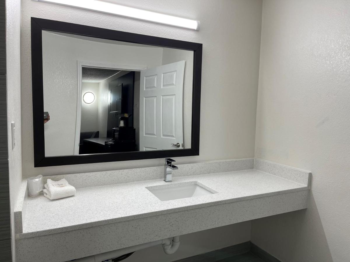  | Days Inn by Wyndham Calhoun GA I-75 and US-41