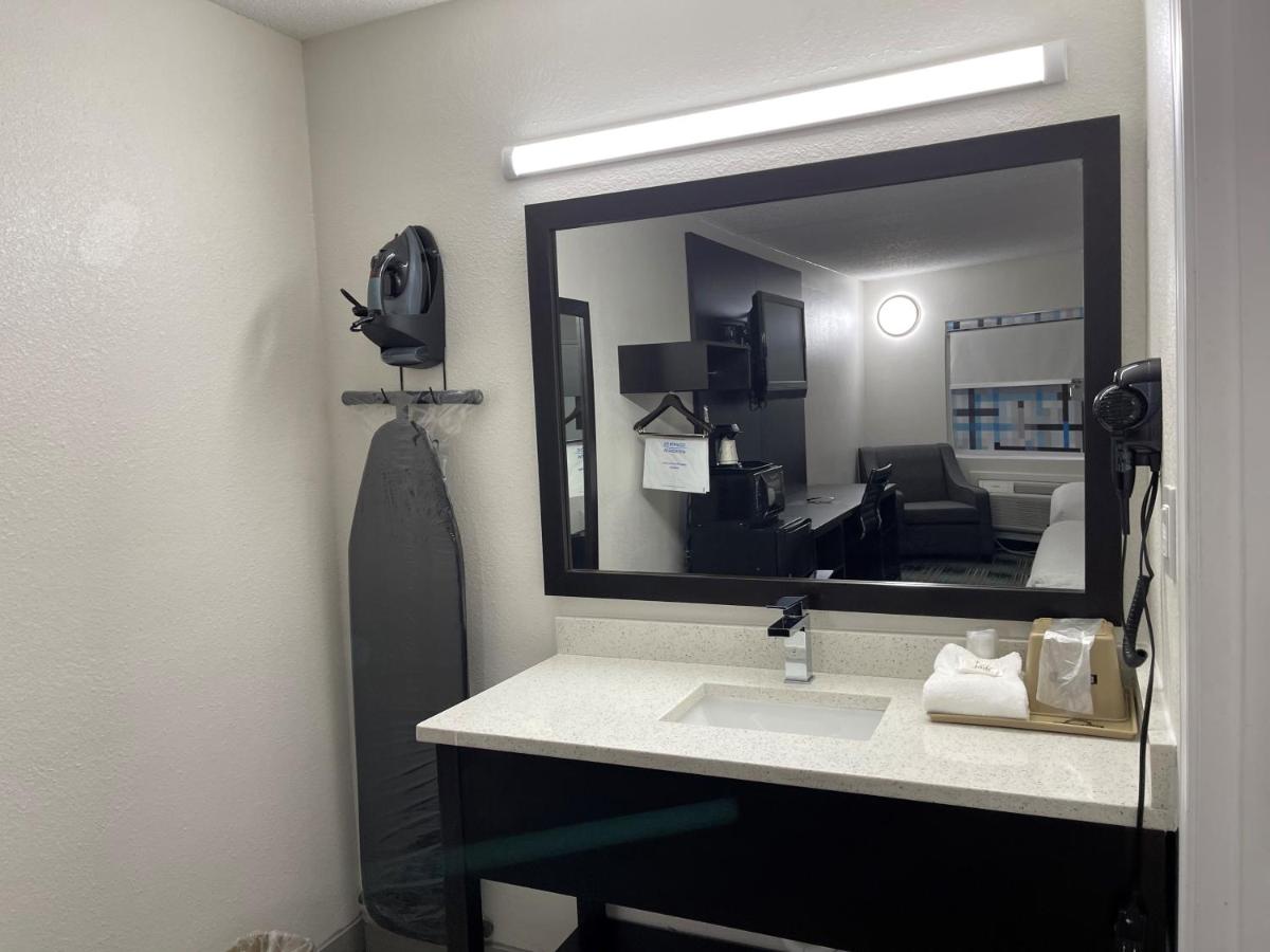  | Days Inn by Wyndham Calhoun GA I-75 and US-41