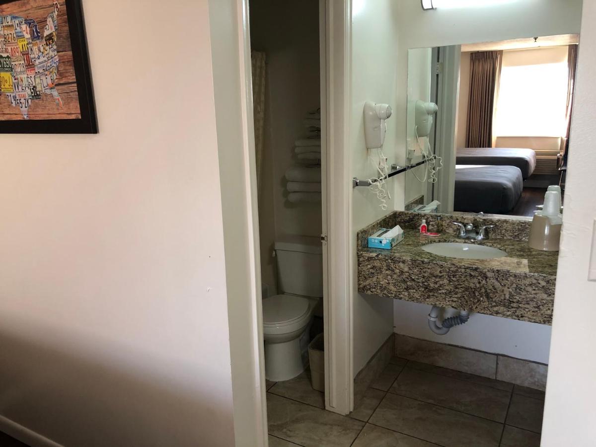 | Ameri-Stay Inn & Suites