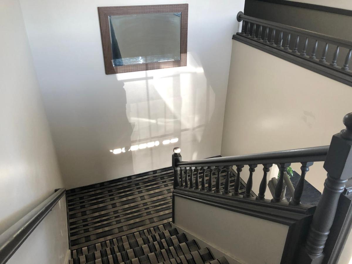 | Ameri-Stay Inn & Suites