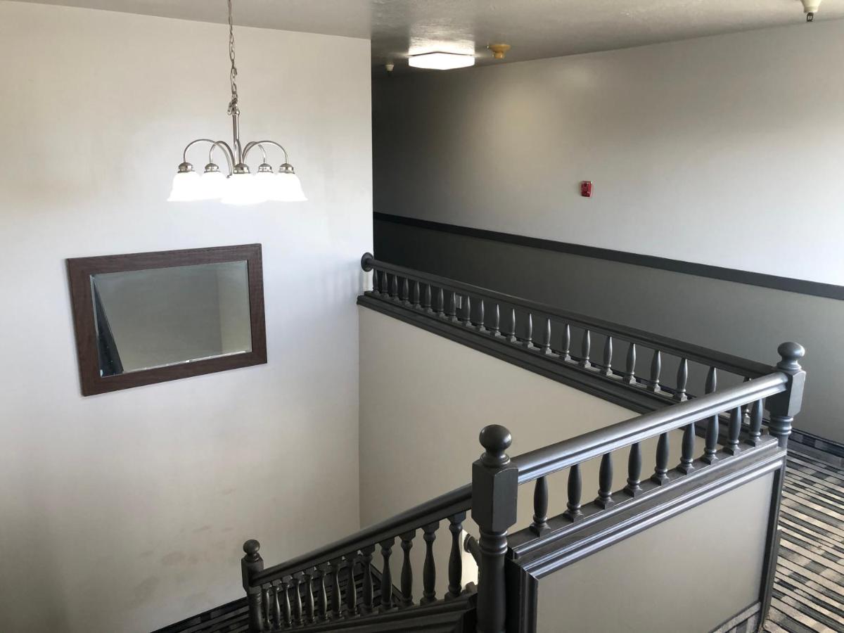 | Ameri-Stay Inn & Suites