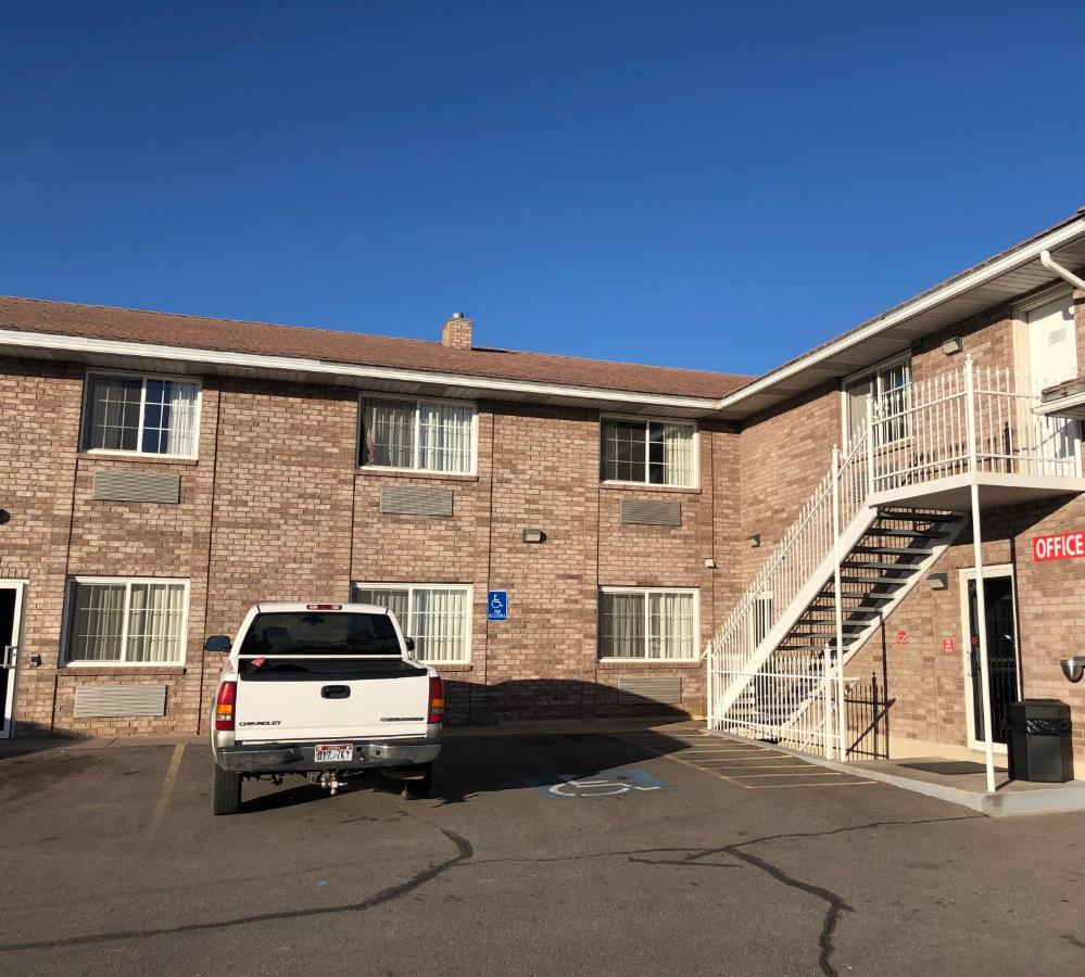 | Ameri-Stay Inn & Suites