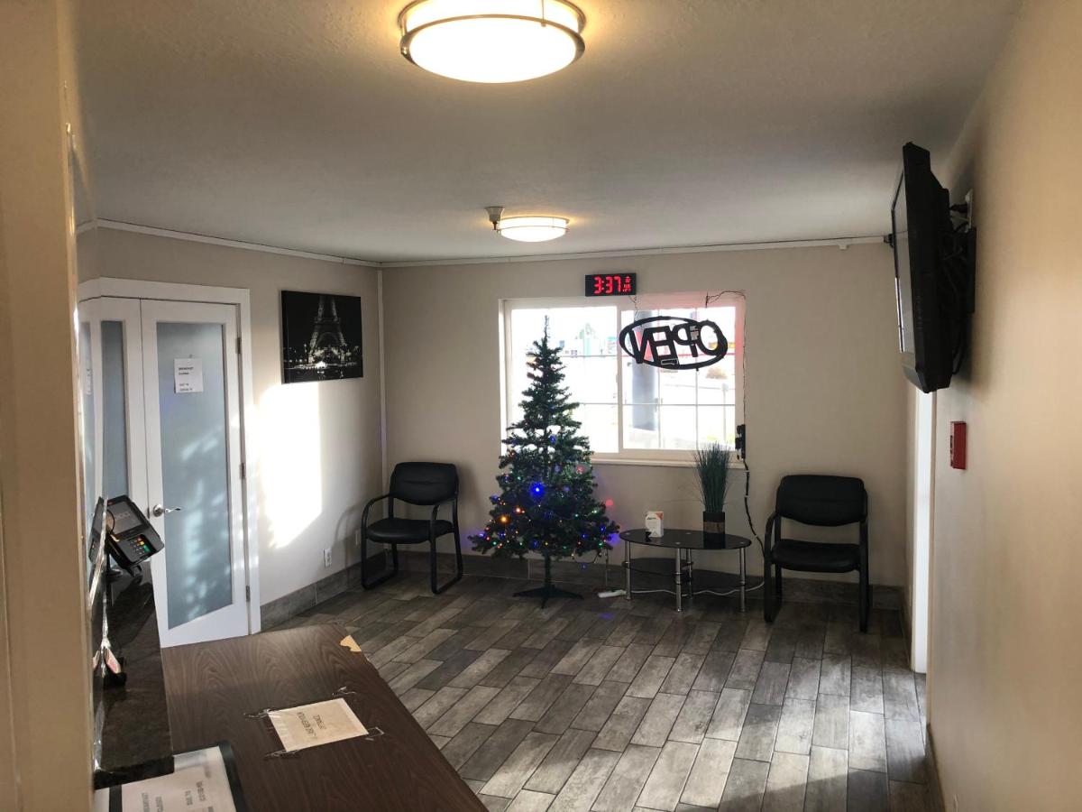 | Ameri-Stay Inn & Suites