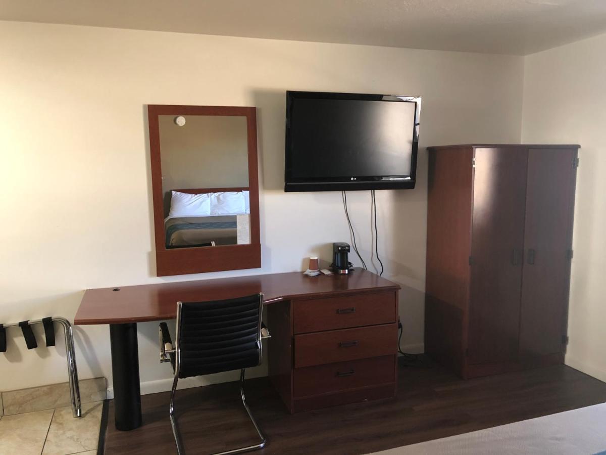 | Ameri-Stay Inn & Suites