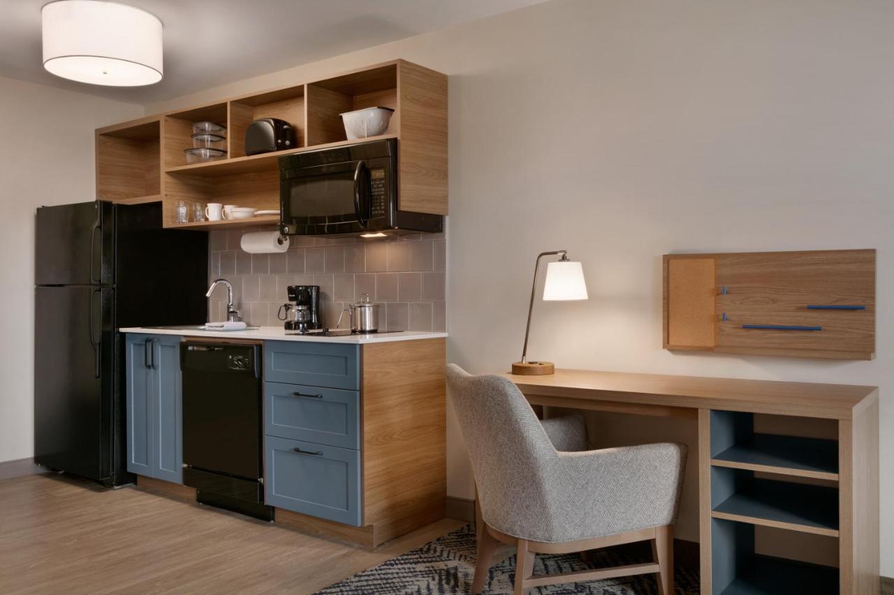 | Candlewood Suites Fayetteville Fort Bragg