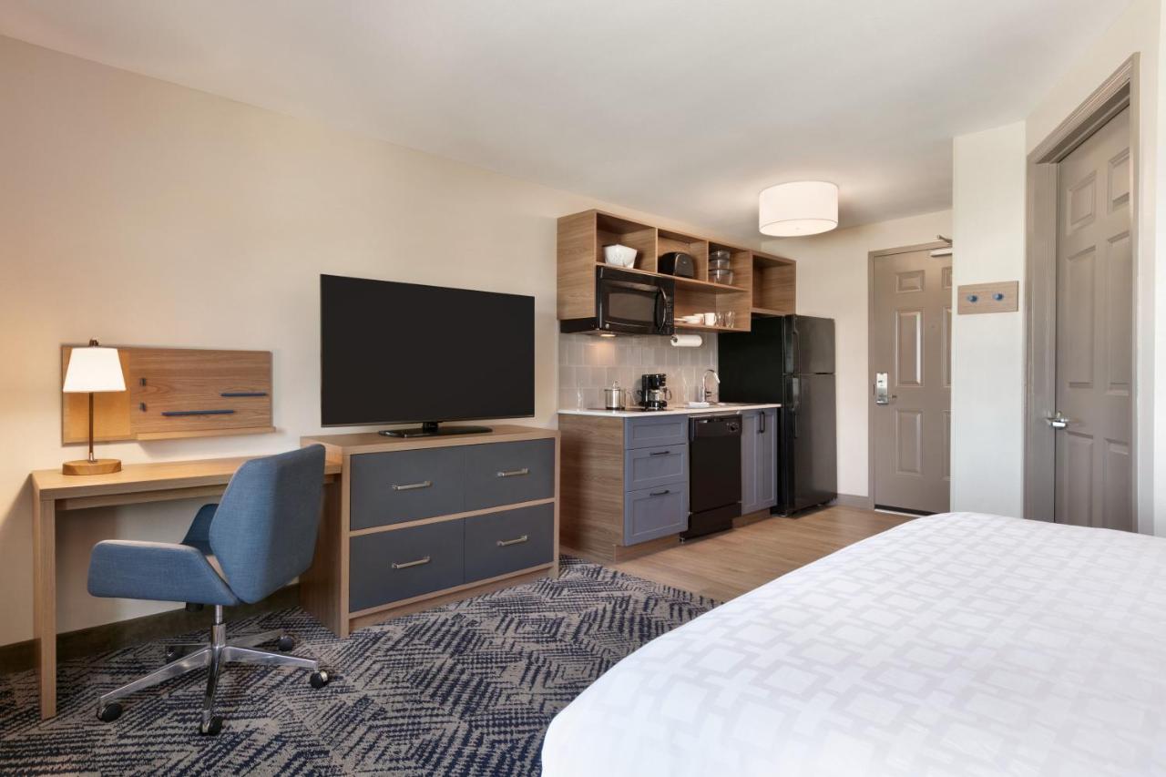 | Candlewood Suites Fayetteville Fort Bragg