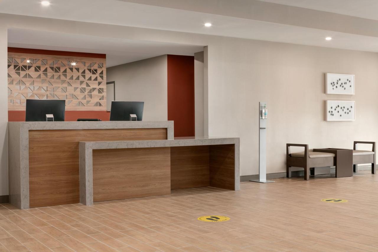 | Candlewood Suites Fayetteville Fort Bragg
