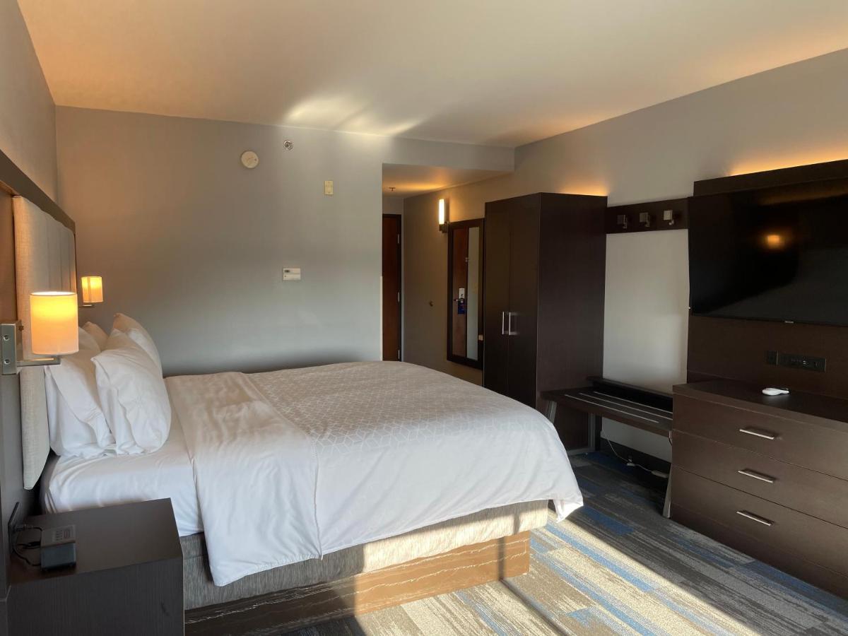 King Room - Non-Smoking at Holiday Inn Express Hotel & Suites Columbia East - Elkridge by IHG