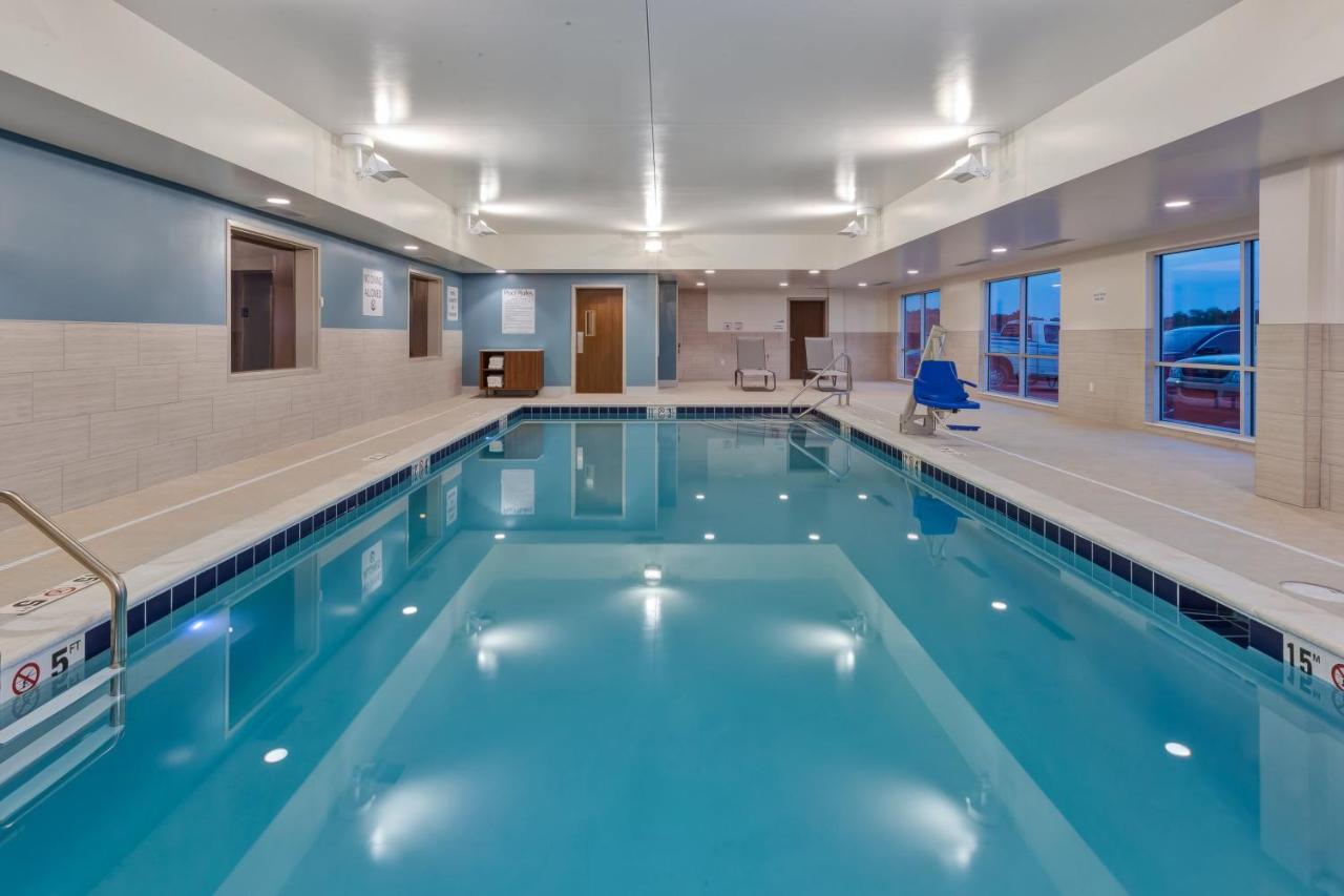 | Holiday Inn Express & Suites - Cedar Springs - Grand Rapids N, an IHG Hotel