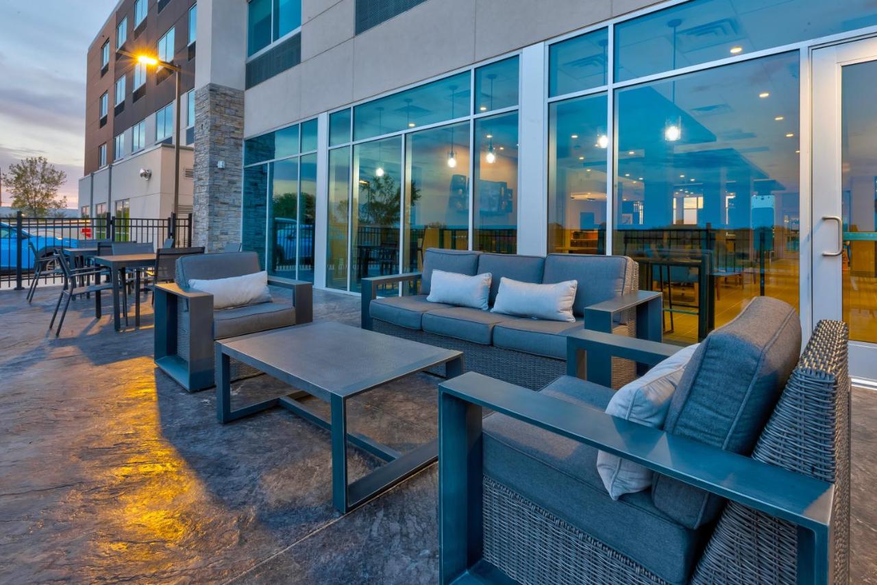 | Holiday Inn Express & Suites - Cedar Springs - Grand Rapids N, an IHG Hotel