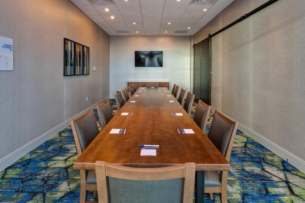 | Holiday Inn Express & Suites - Cedar Springs - Grand Rapids N, an IHG Hotel
