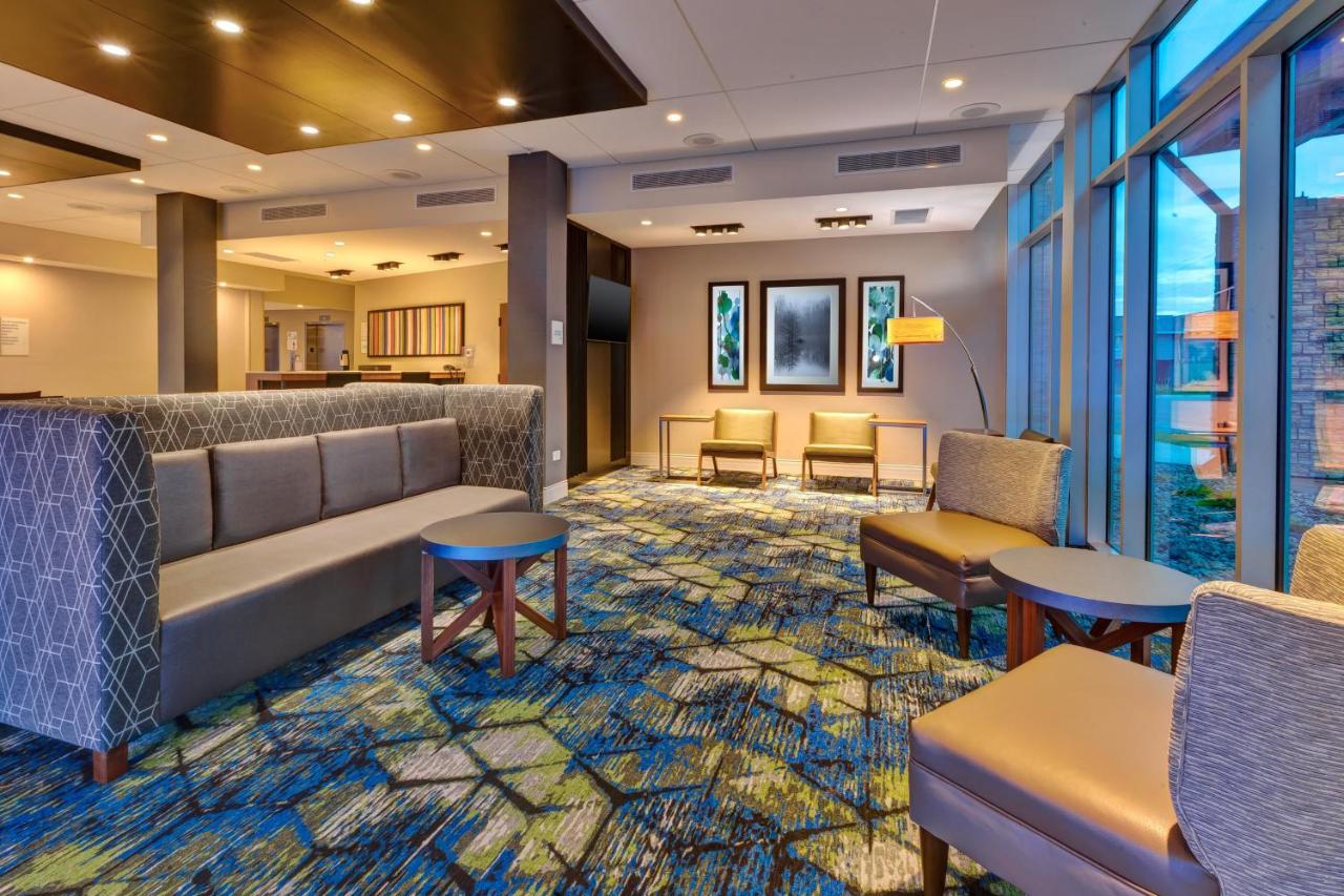 | Holiday Inn Express & Suites - Cedar Springs - Grand Rapids N, an IHG Hotel
