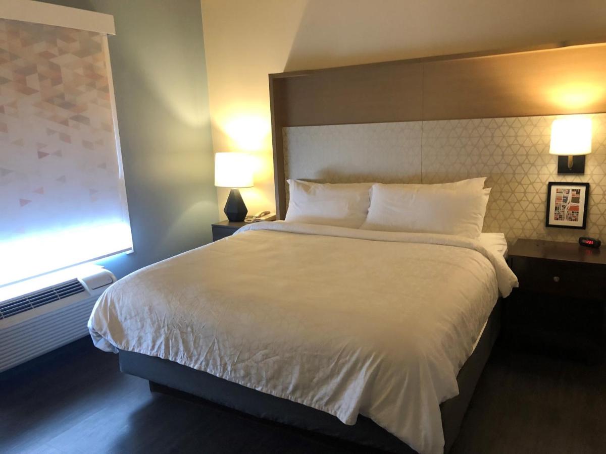 | Holiday Inn Omaha Downtown - Airport, an IHG Hotel