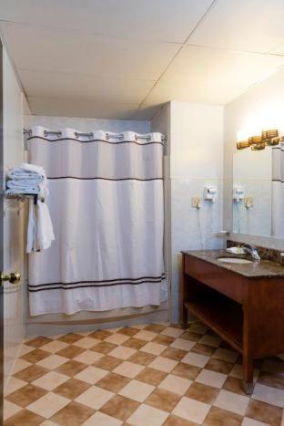 Room #5583153 at Broadway Plaza Hotel