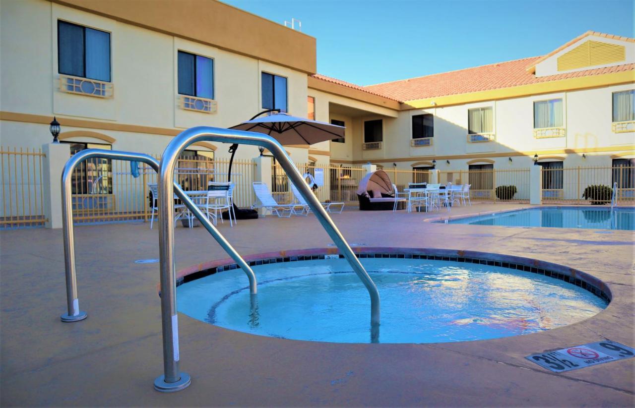 | Oasis Inn and Suites Joshua Tree -29 Palms