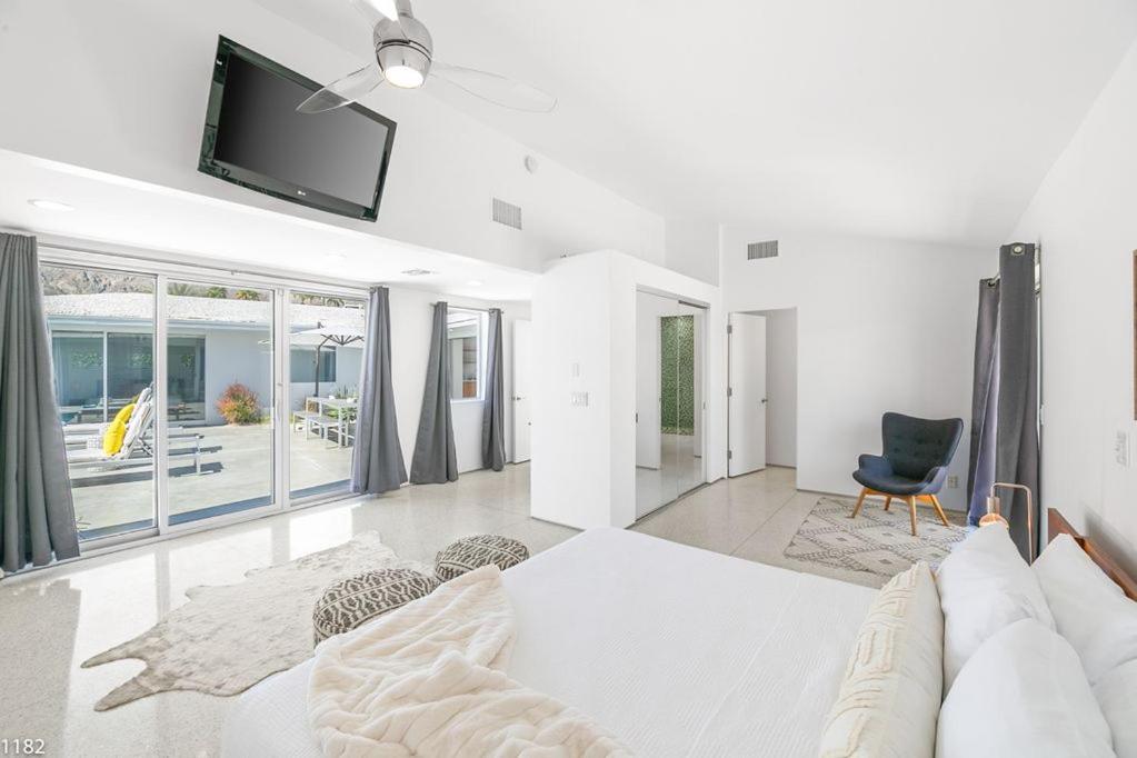 | Mid Century Escape - Movie Colony wd Private Pool