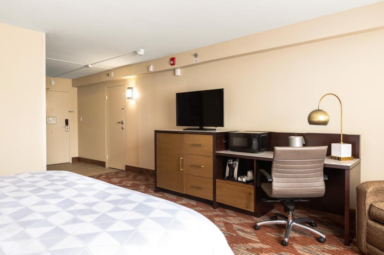 | Holiday Inn Greensboro Airport