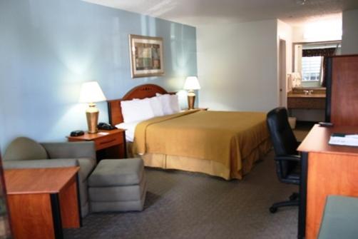 King Room at Quality Inn Clute Freeport
