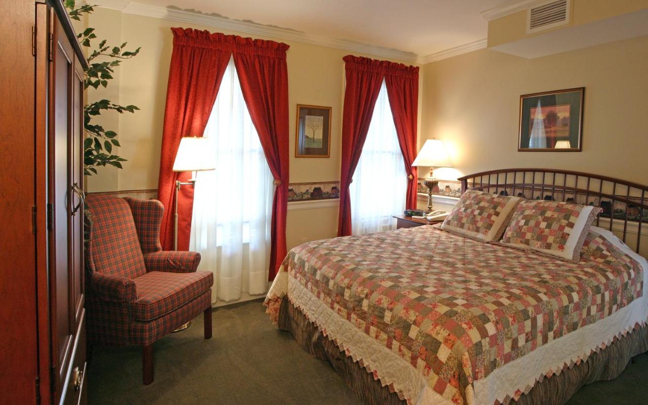 | Bird-in-Hand Village Inn & Suites