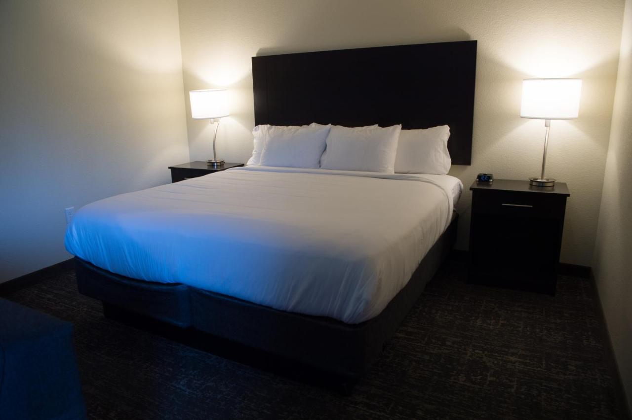  | Cobblestone Inn & Suites - Forest City
