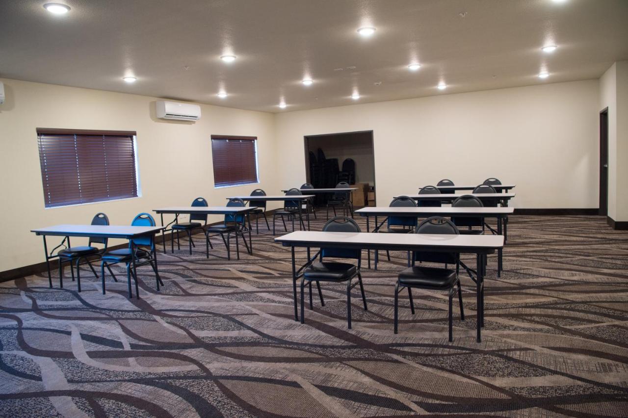  | Cobblestone Inn & Suites - Forest City