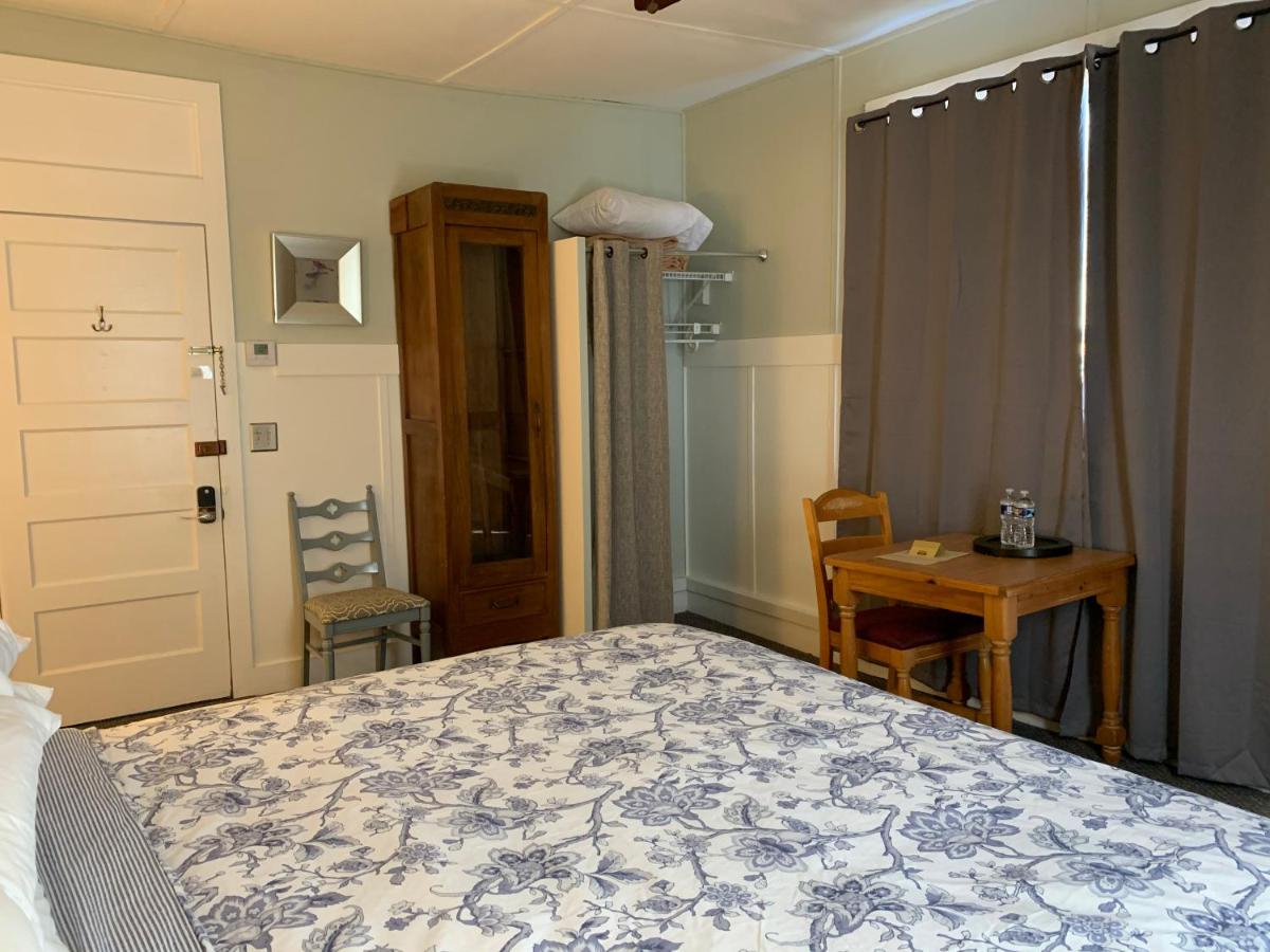 Superior King Room at Woodbridge Inn & Tavern