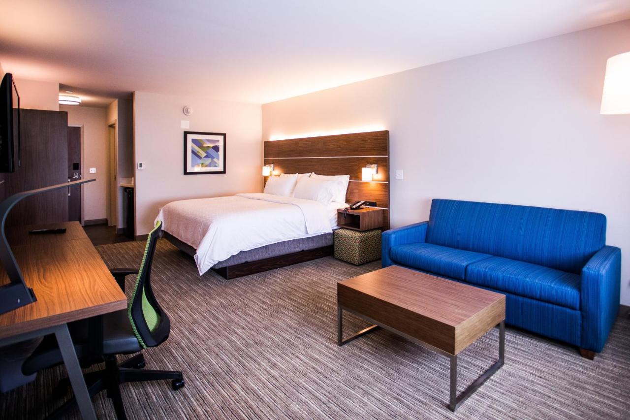 King Suite - Non-Smoking at Holiday Inn Express & Suites Rehoboth Beach by IHG