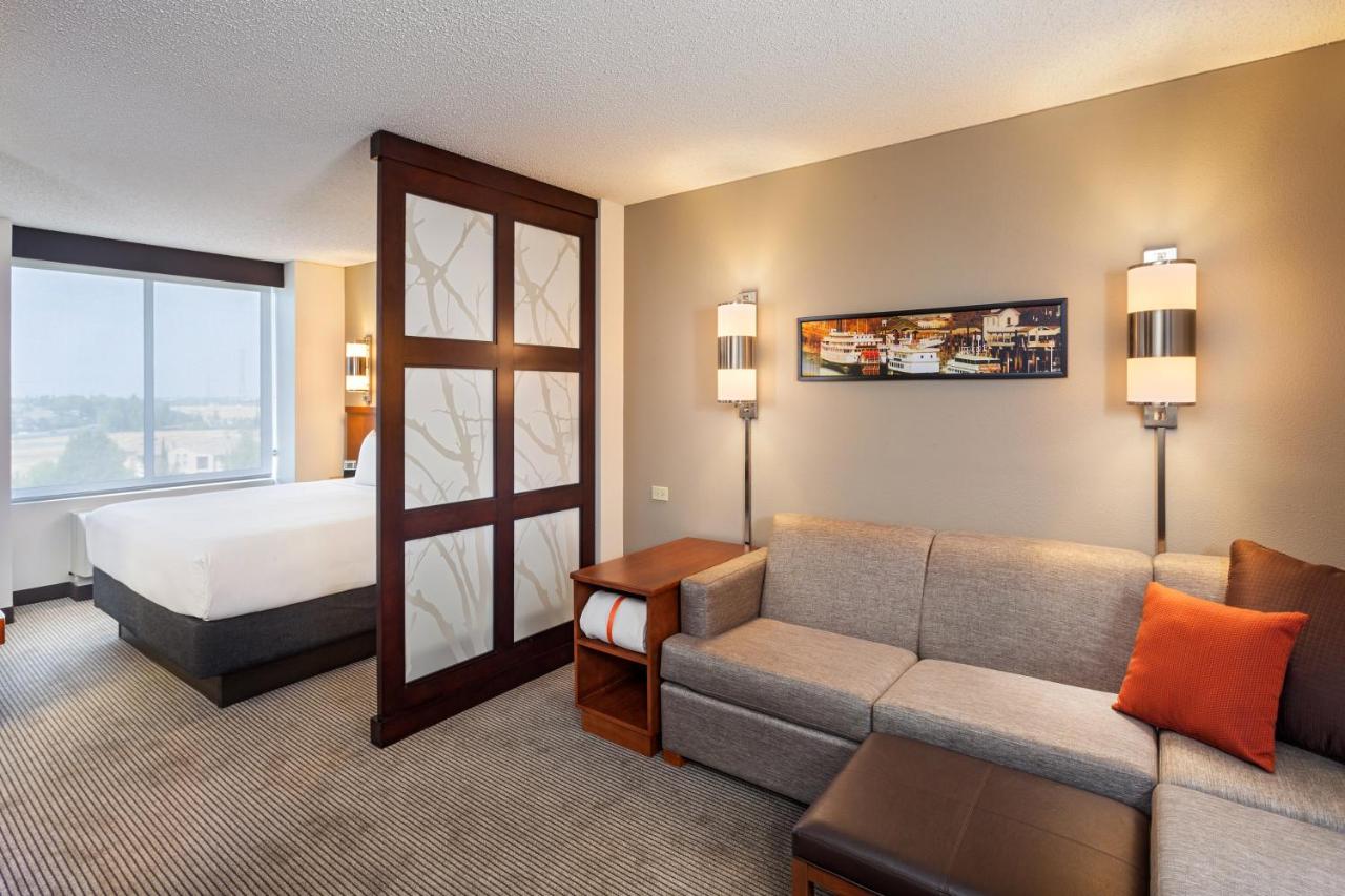 King Room with Roll-In Shower - Disability Access at Hyatt Place Sacramento Roseville