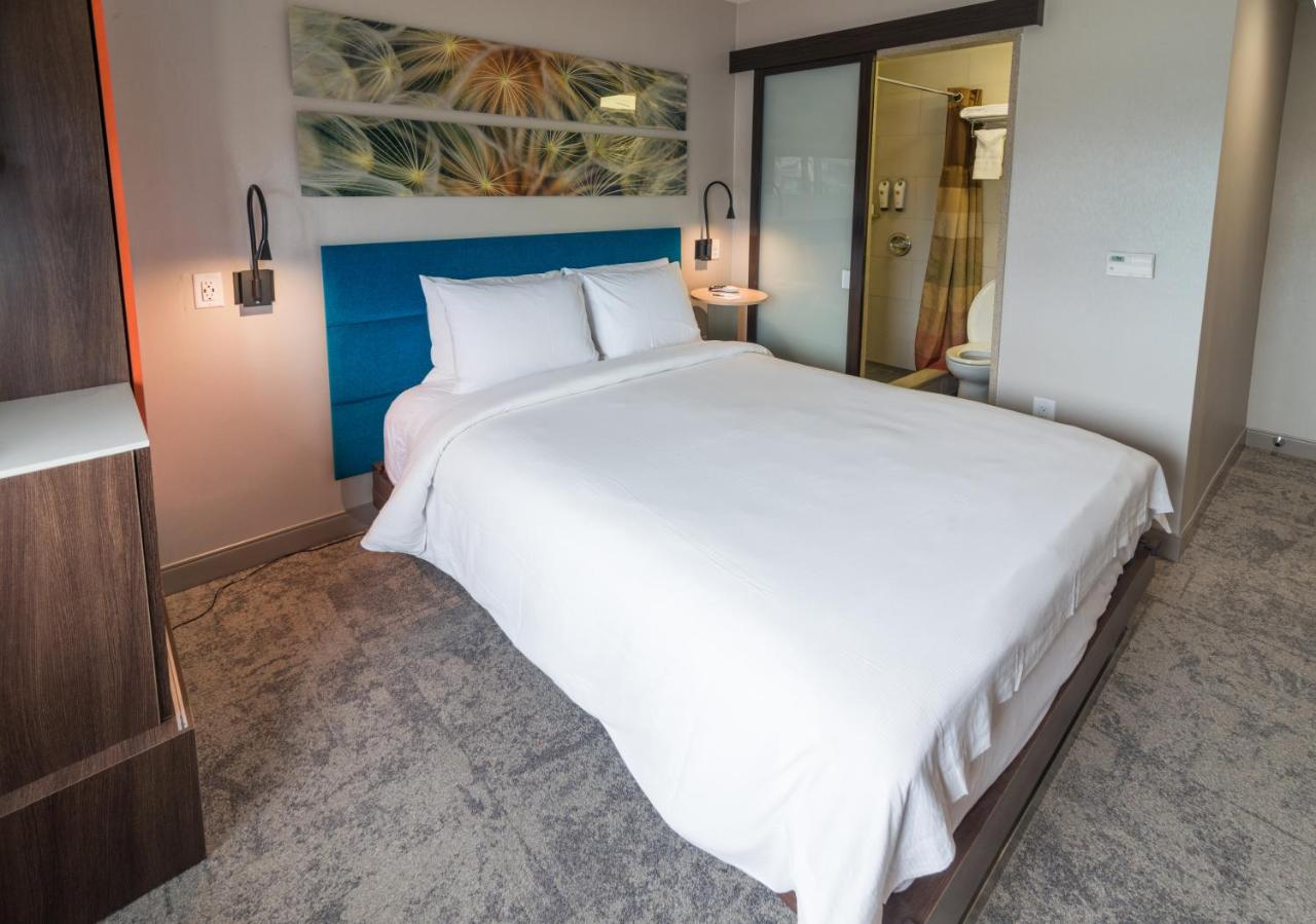Deluxe Queen Room at Hotel Le Jolie