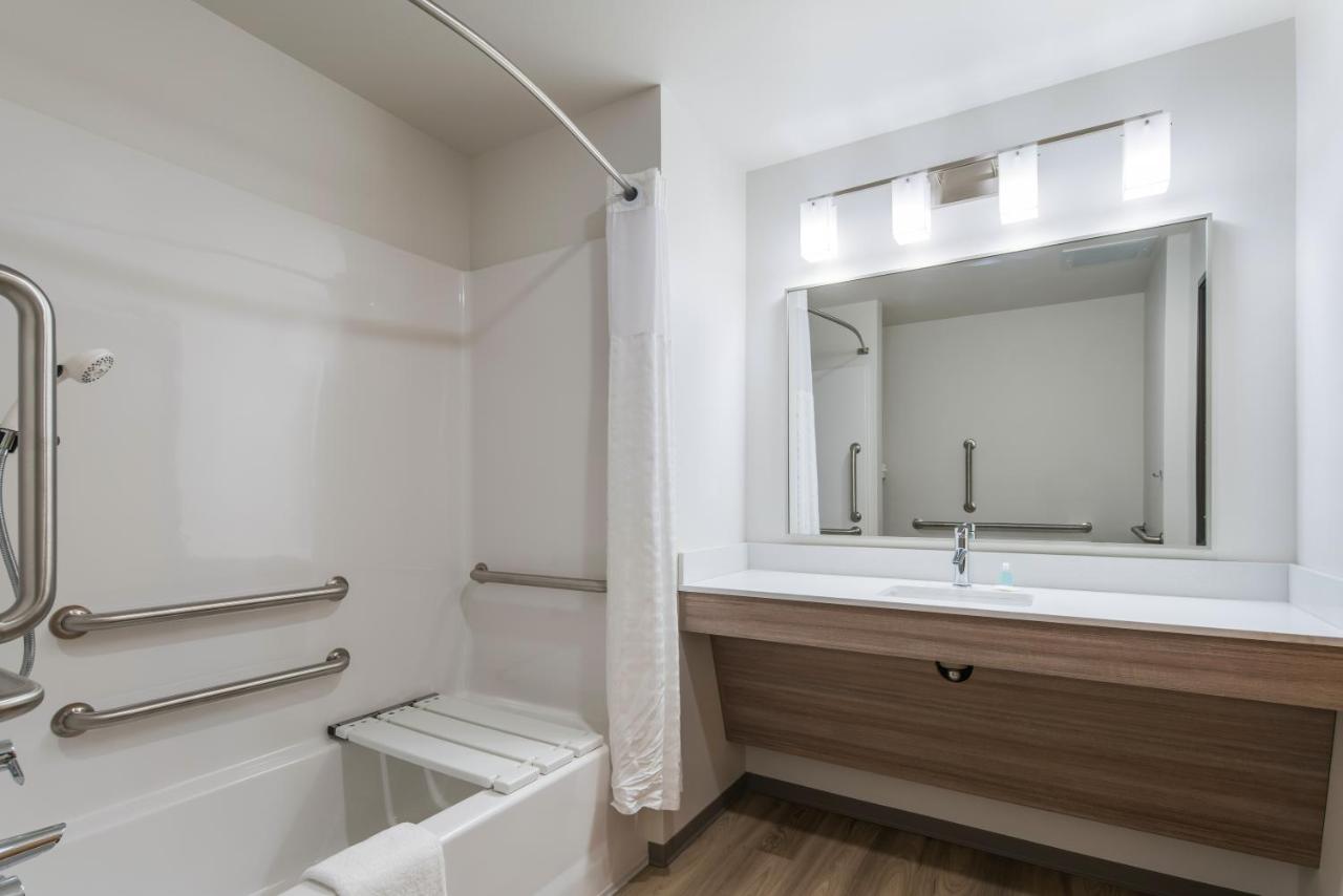 King Room with Tub - Disability Access/Non-Smoking at WoodSpring Suites Tri-Cities - Richland