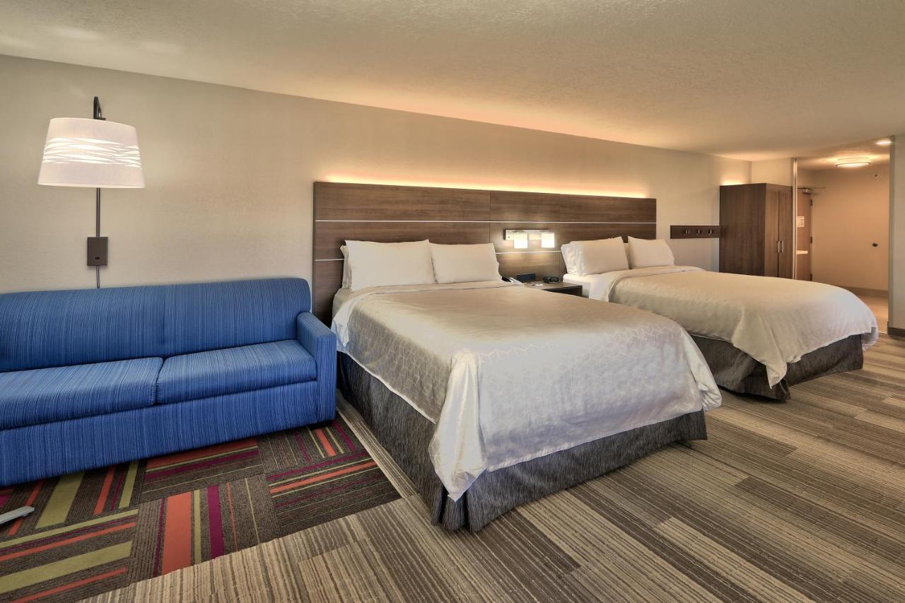 Queen Room with Two Queen Beds - Disability Access at Holiday Inn Express Socorro by IHG