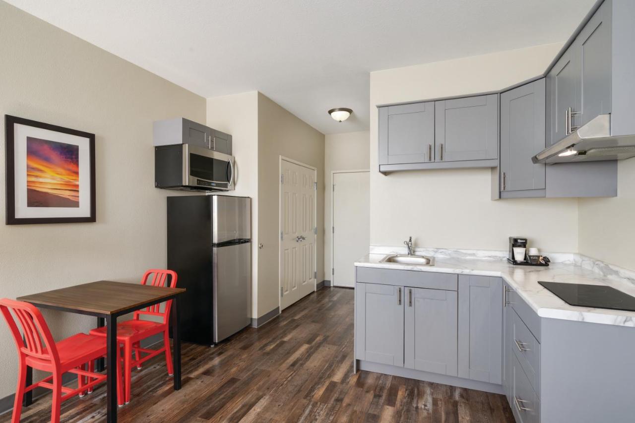 1 Queen Bed, Efficiency Room, First Floor, Non-Smoking at Bakken Airport XWA Hotel & Studios
