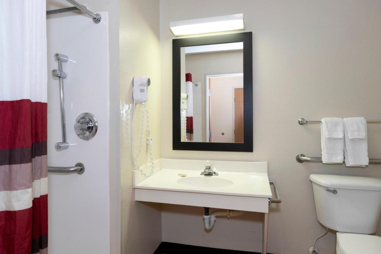 Deluxe King Room - Disability Access/Roll-in Shower Non-Smoking at Spark by Hilton St. Robert Fort Leonard Wood