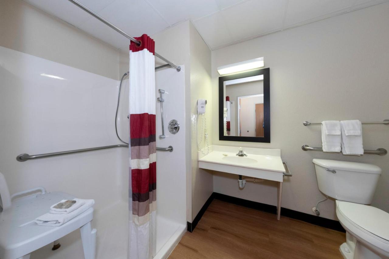Deluxe King Room - Disability Access/Roll-in Shower Non-Smoking at Spark by Hilton St. Robert Fort Leonard Wood